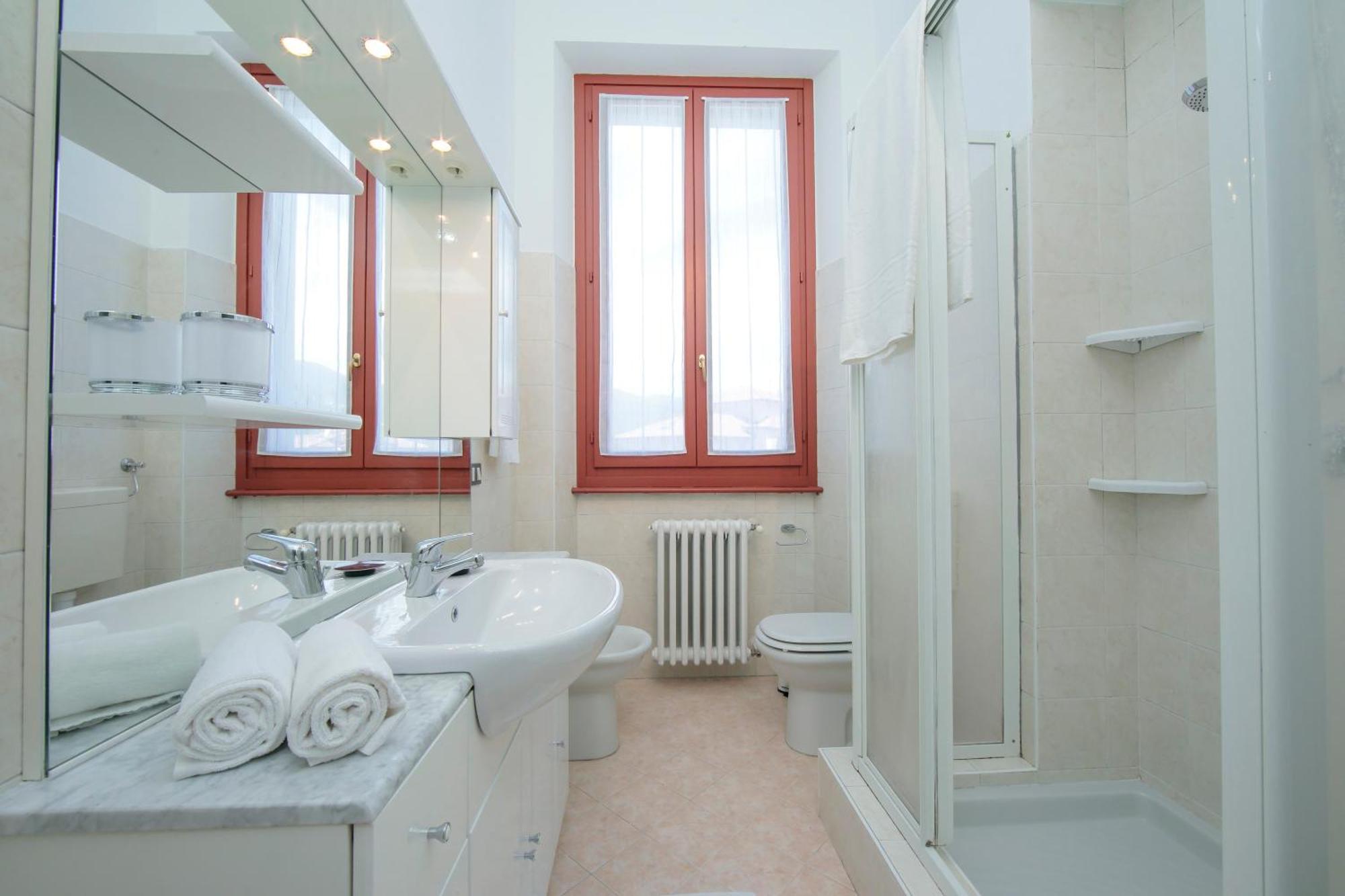 Residenza Oleandro Lake View Luino Center - Happy Rentals 외부 사진